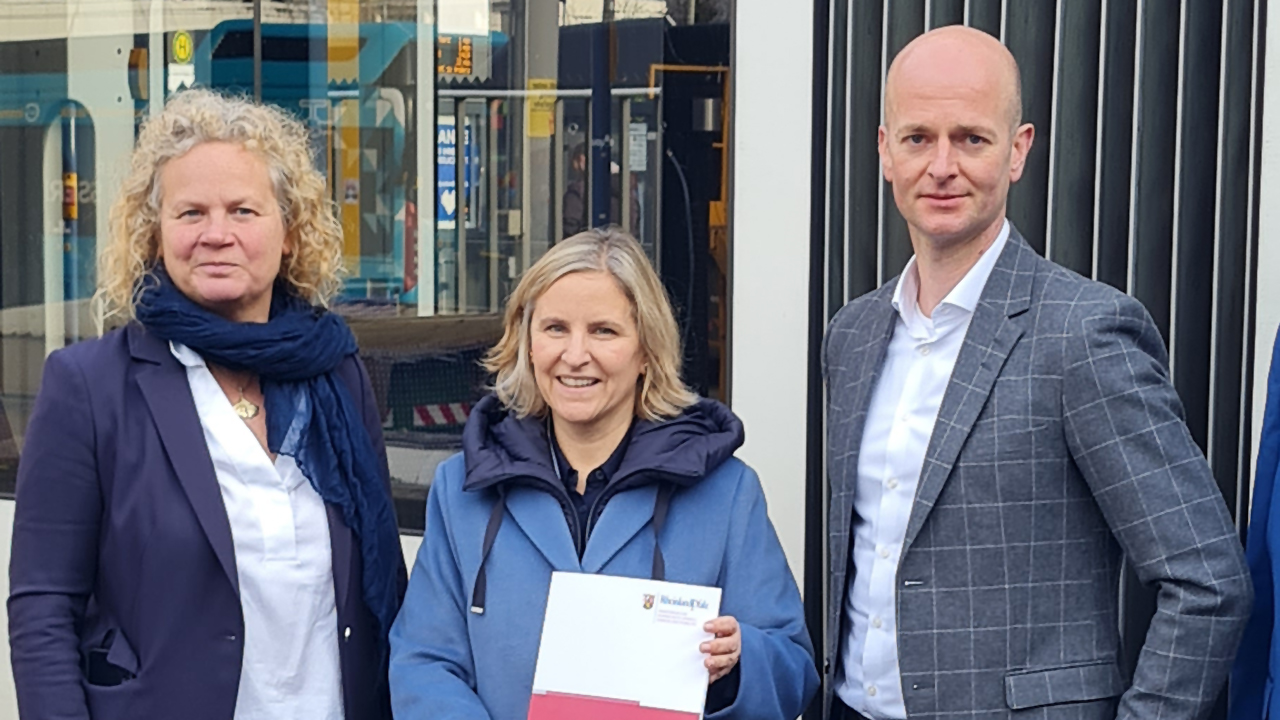 Förderbescheidübergabe mit Mobilitätsministerin Katrin Eder