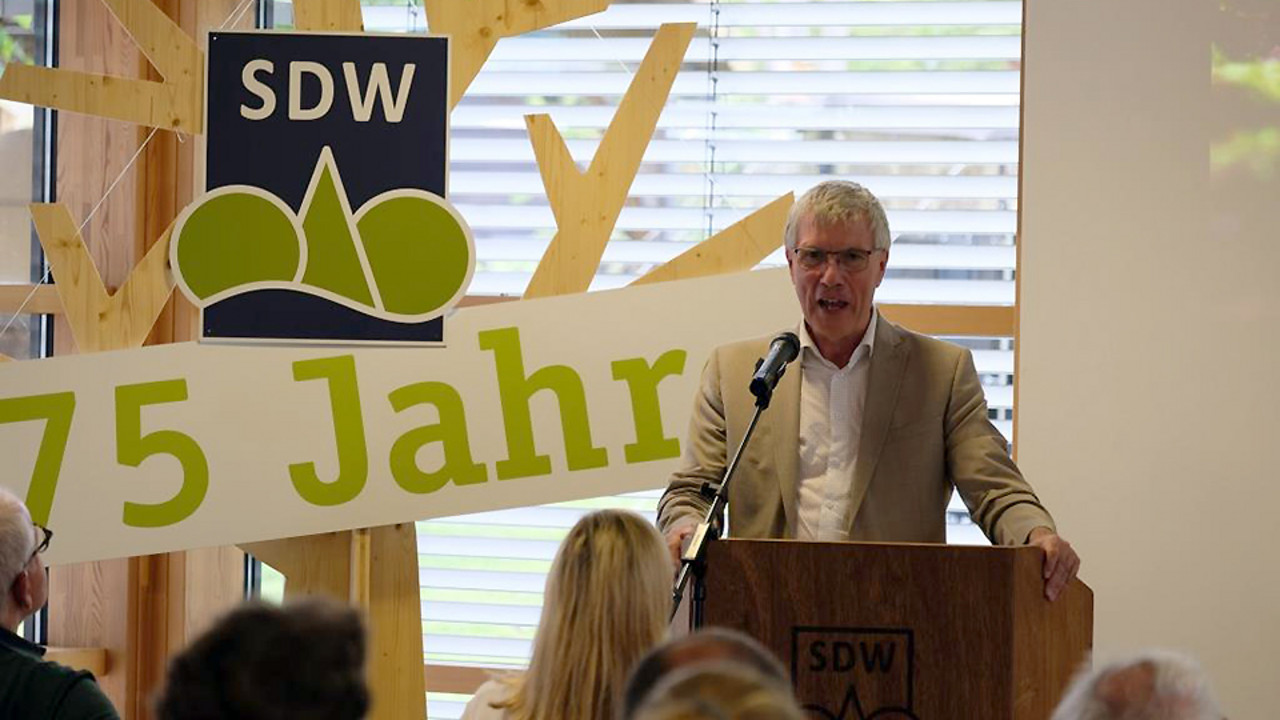 Staatssekretär Dr. Erwin Manz bei seiner Festrede