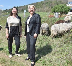 Umweltministerin Ulrike Höfken mit Bundesumweltministerin Svenja Schulze in Sankt Martin.