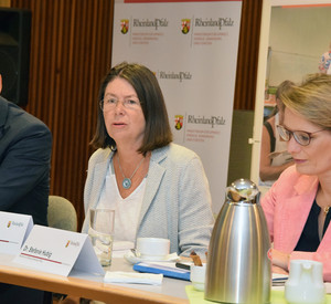 Pressekonferenz mit Umweltministerin Ulrike Höfken, Bildungsministerin Stefanie Hubig und Gesundheitsstaatssekretär Alexander Wilhelm.