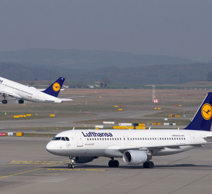 Passagierflugzeuge am Flughafen