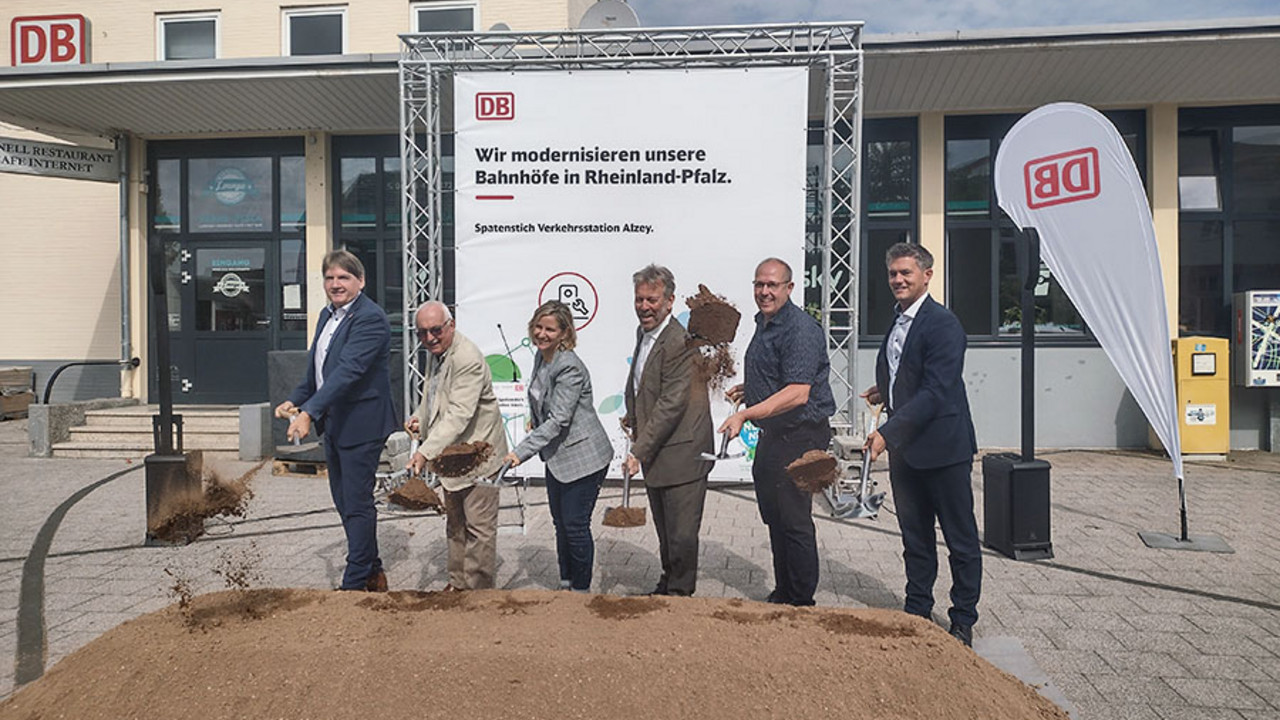 1. Spatenstich am Bahnhof in Alzey mit Klimaschutzministerin Katrin Eder