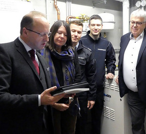 Umweltministerin beim Besuch der Freiwilligen Feuerwehr in Sprendlingen
