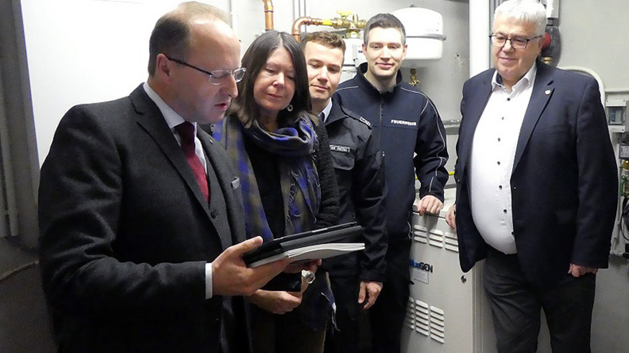 Umweltministerin beim Besuch der Freiwilligen Feuerwehr in Sprendlingen