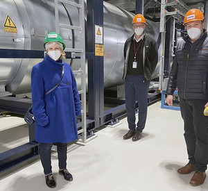 Katrin Eder, Oliver Malerius und Thomas Schipper im Blockheizkraftwerk