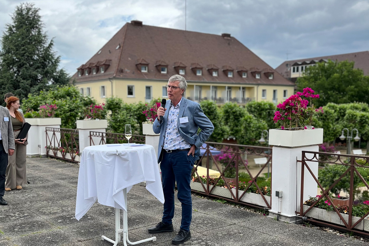 Umweltstaatssekretär Erwin Manz begrüßt in Bad Dürkheim im Vorfeld der 102. Umweltministerkonferenz die Teilnehmenden der Amtschefkonferenz