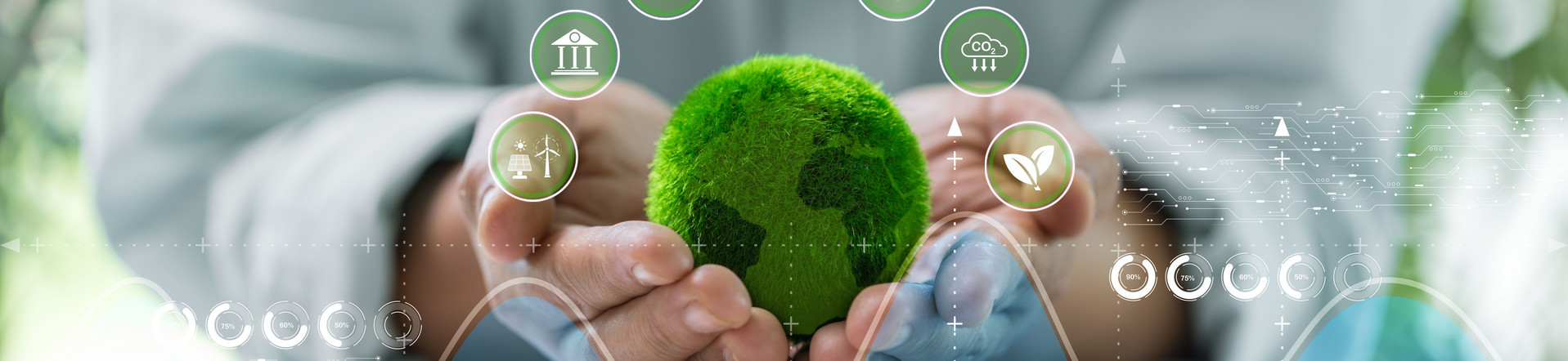 Mensch hält grünen Erdball in Händen, im Vordergrund Umwelt-Icons
