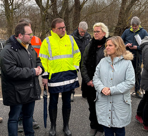 Umweltministerin Katrin Eder informiert sich am Unglücksort