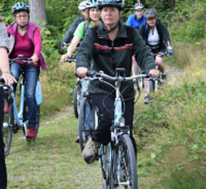 Ulrike Höfken auf E-Bike-Tour im Nationalpark