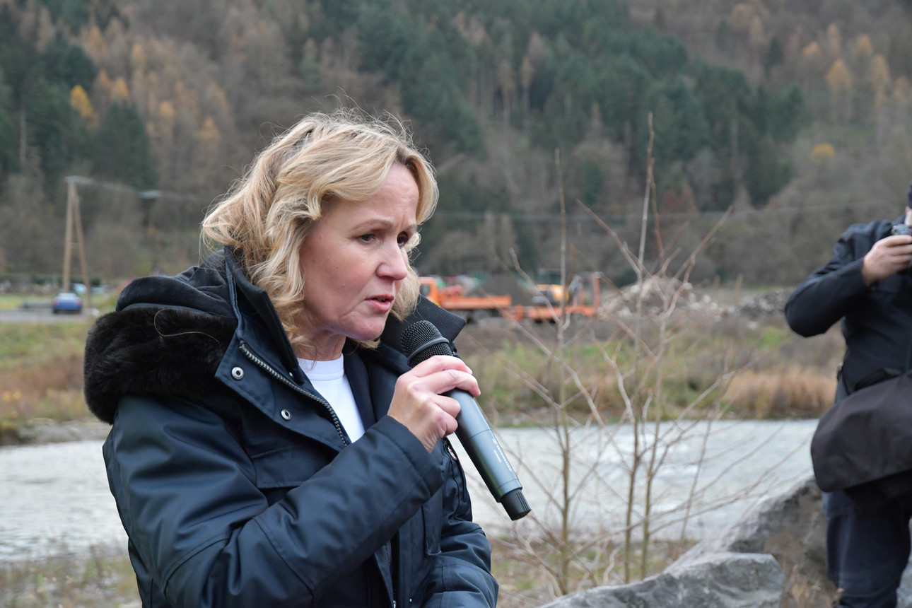 Bundesumweltministerin Steffi Lemke am Ort der durch die Ahrflut zerstörte Nepomukbrücke