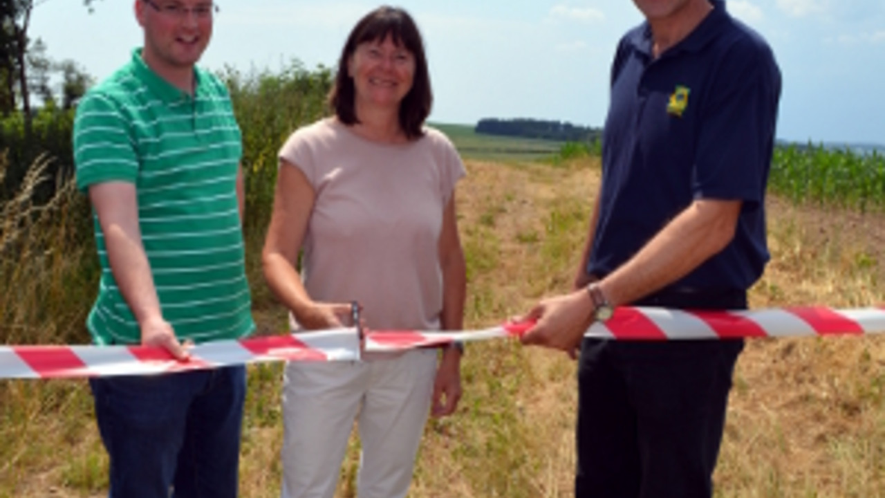 Umweltministerin Ulrike Höfken eröffnet den neuen Westwallweg Umweltministerin Ulrike Höfken eröffnet den neuen Westwallweg