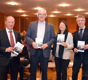 In Mainz stellt Umweltministerin Höfken die neue Förderrichtlinie Wasserwirtschaft vor.