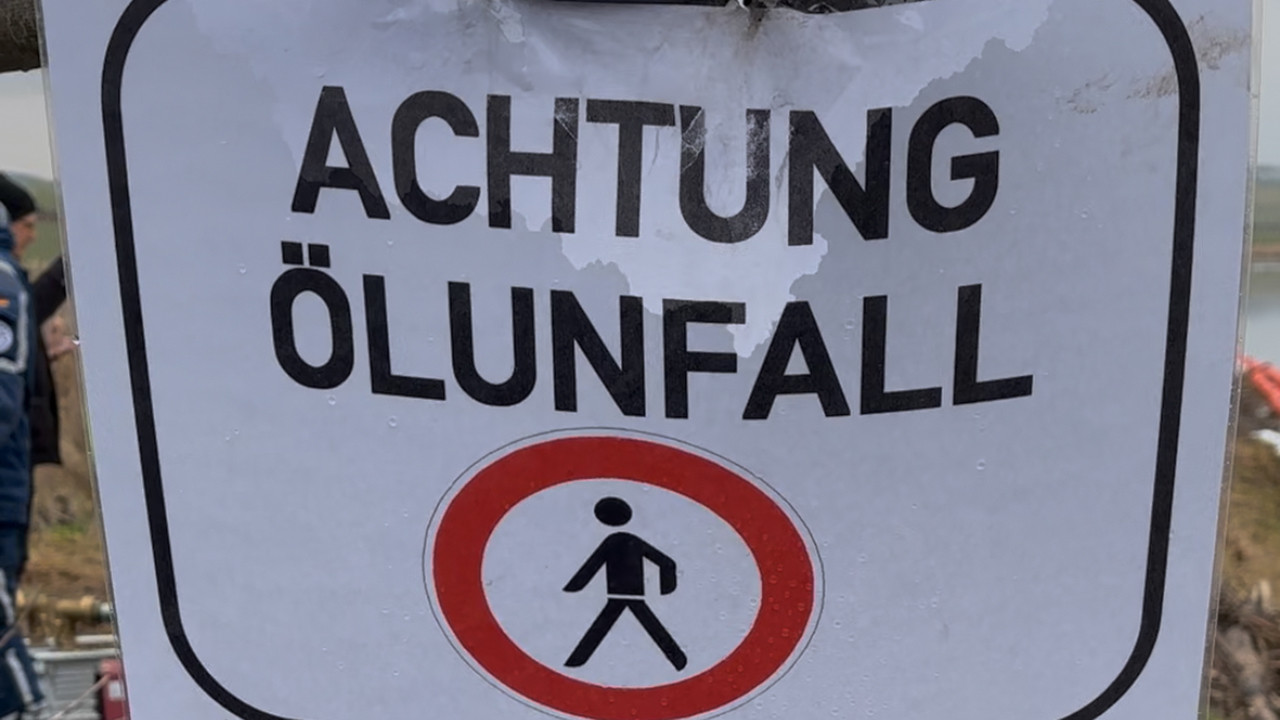 Achtung Ölunfall Hinweis