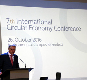 Thomas Griese bei der Eröffnung der Internationalen Kreislaufwirtschaftskonferenz auf dem Umwelt-Campus Birkenfeld