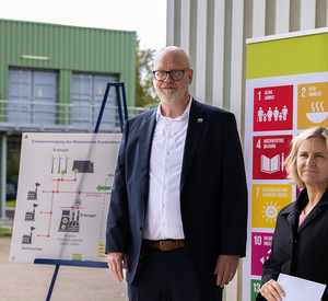 Klimaschutzministerin Katrin Eder und wvr-Geschäftsführer Ronald Roepke