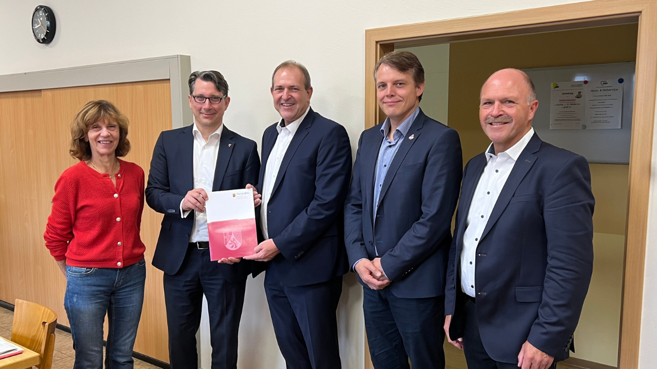 (v.l.n.r.) Kita-Leiterin Susanne Helfenstein-Schickentanz, Staatssekretär Michael Hauer, Oberbürgermeister Frank Frühauf, Dezernent Roland Praetorius von der Kreisverwaltung Birkenfeld und Bürgermeister Friedrich Marx