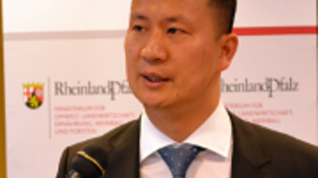 Projektentwickler und Importeur Menghan He