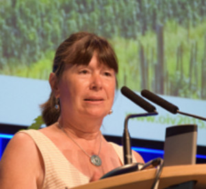 Weinbauministerin Ulrike Höfken bei ihrer Eröffnungsrede