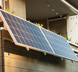 Solaranlage an einem Balkon