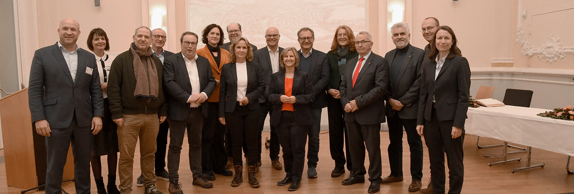 Gruppenbild mit Teilnehmern der Umweltministerkonferenz in Bad Neuenahr-Ahrweiler