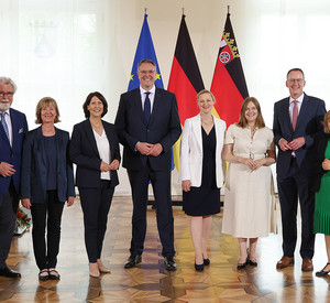 Ministerpräsident Alexander Schweitzer und die Ministerinnen und Minister