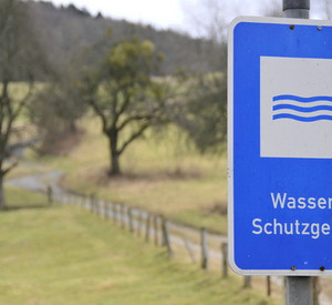 Hinweisschild auf Wasserschutzgebiet