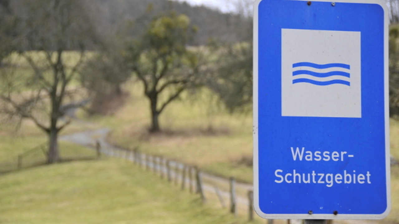 Hinweisschild auf Wasserschutzgebiet