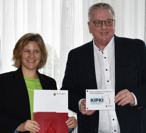 Klimaschutzministerin Katrin Eder und Bürgermeister Stephan Hinz
