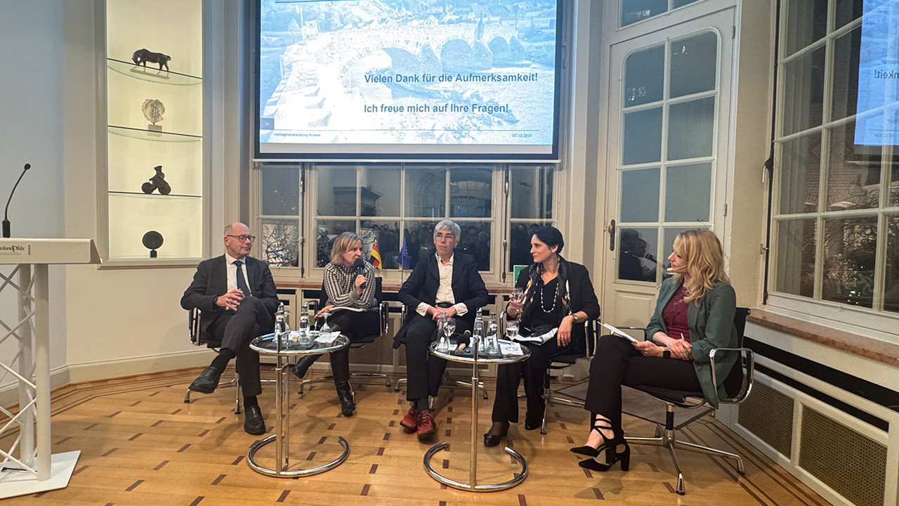 Podiumsdiskussion in der Landesvertretung in Brüssel mit Klimaschutzministerin Katrin Eder