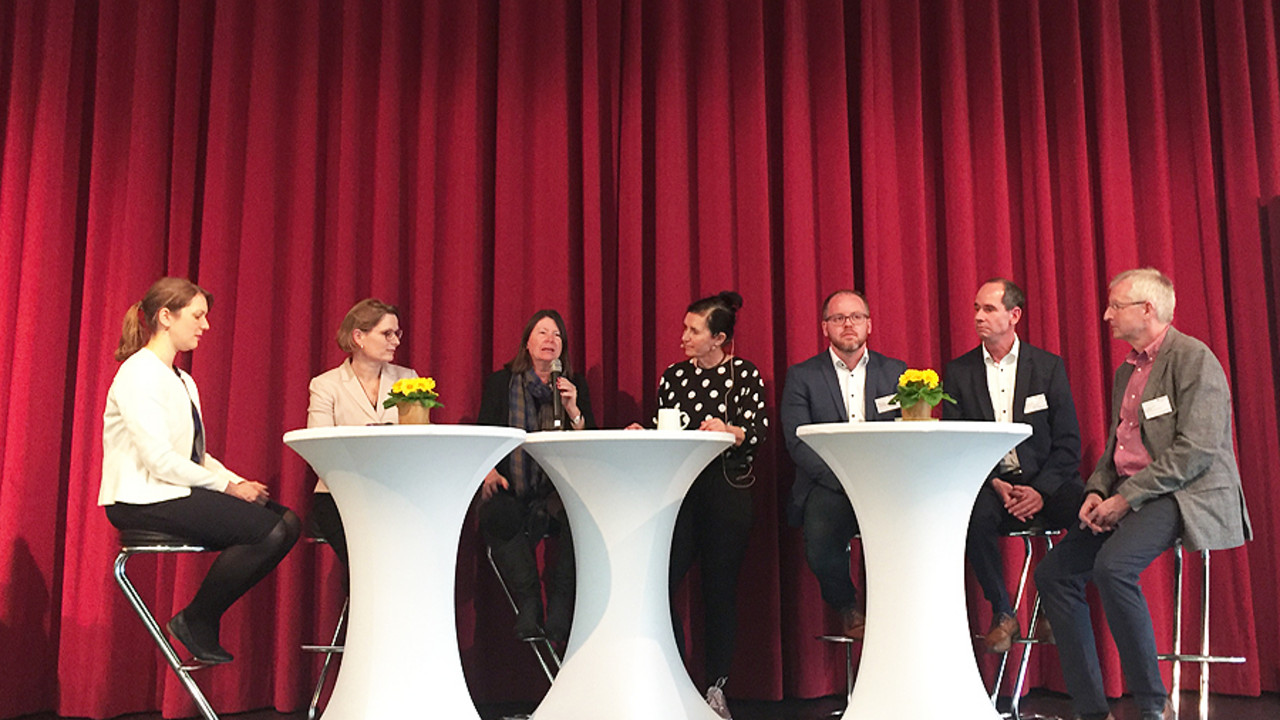 Gesprächsrunde auf dem Ernährungskongress mit Ernährungsministerin Ulrike Höfken und Bildungsministerin Dr. Stefanie Hubig.