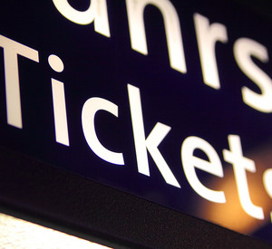 Hinweisschild auf Tickets