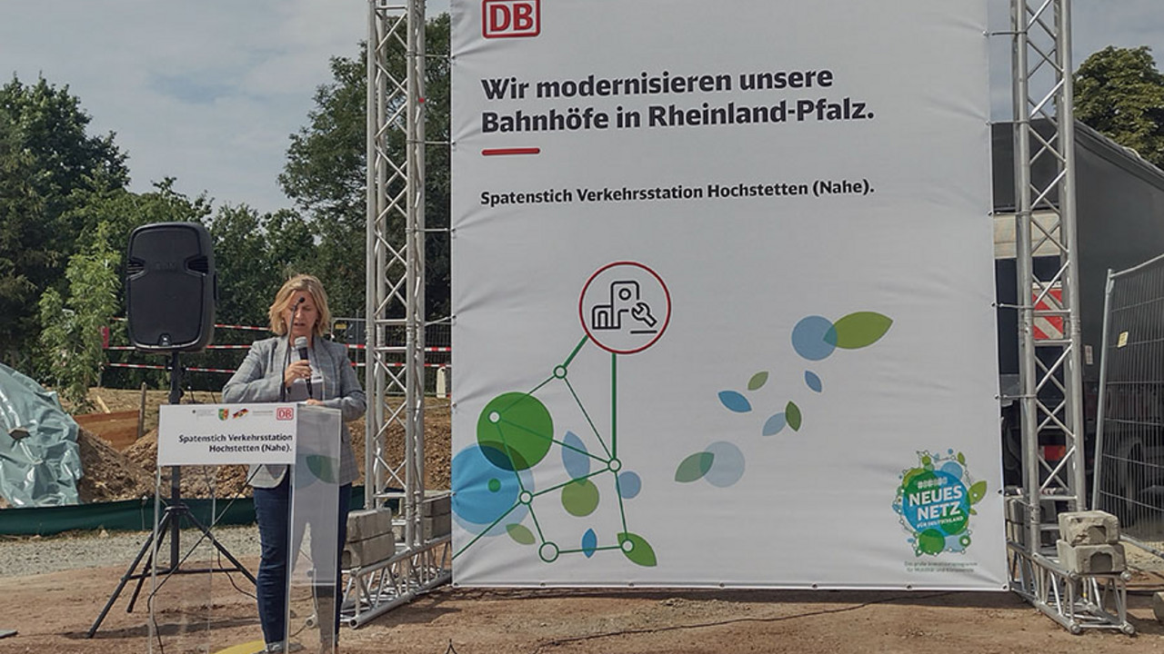 Klimaschutzministerin Katrin Eder in Hochstetten