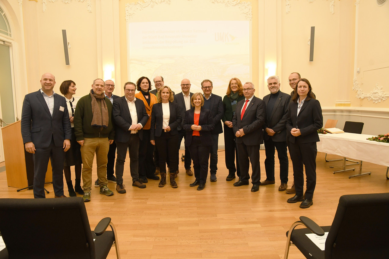 Gruppenbild mit den Umweltministerinnen und Umweltminister im Rathaus von Bad Neuenahr-Ahrweiler