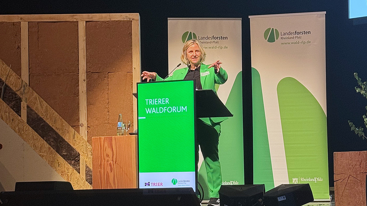 Umweltministerin Katrin Eder bei Ihre Ansprache auf dem 7. Trierer Waldforum