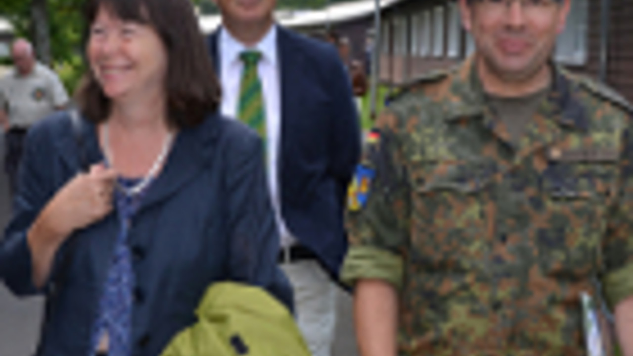 Umweltministerin Höfken besucht den Truppenübungsplatz Daaden Umweltministerin Höfken besucht den Truppenübungsplatz Daaden