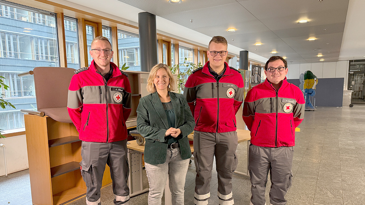 Klimaschutzministerin Katrin Eder mit Vertretern Deutschen Roten Kreuzes Bad Salzig-Boppard