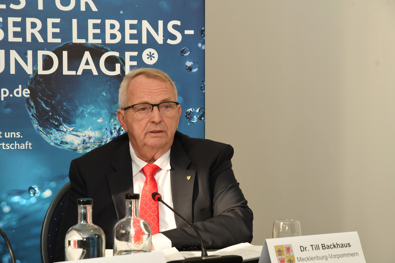 Dr. Till Backhaus, Umweltminister Mecklenburg-Vorpommerns, auf der abschließenden Pressekonferenz