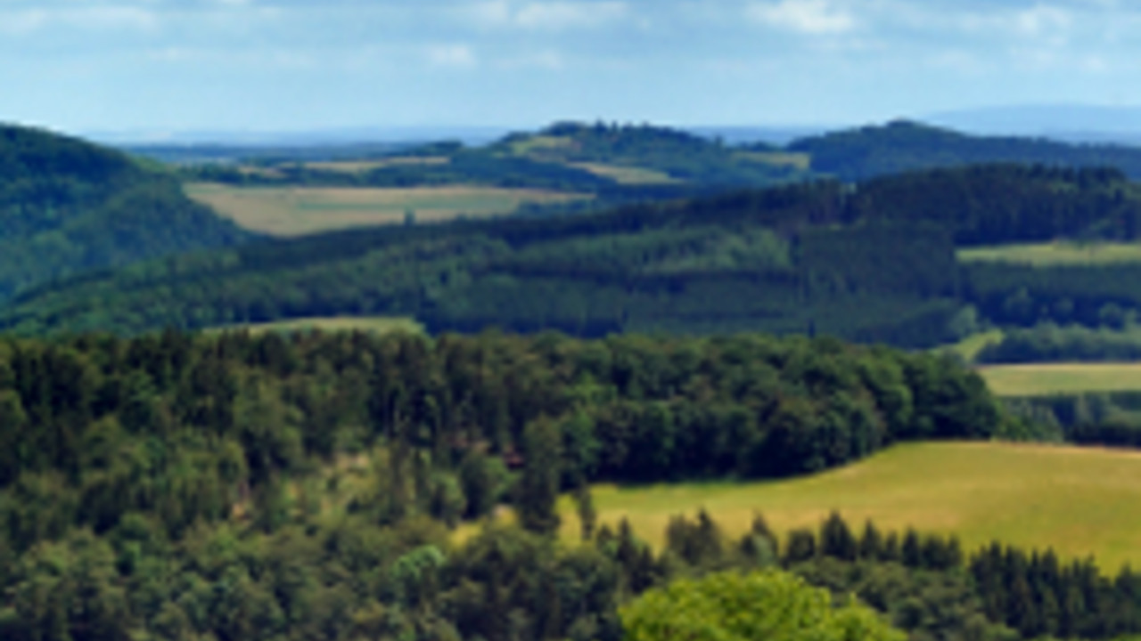 Blick von Neunkirchen über die Eifel. Foto: Landesforsten RLP Hansen/Lamour Blick von Neunkirchen über die Eifel. Foto: Landesforsten RLP Hansen/Lamour