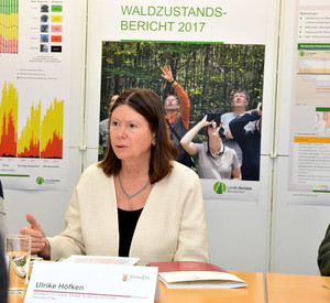 Forstministerin Ulrike Höfken stellt den Waldzustandsbericht 2017 vor.