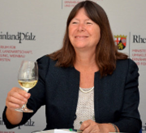 Weinbauministerin Ulrike Höfken