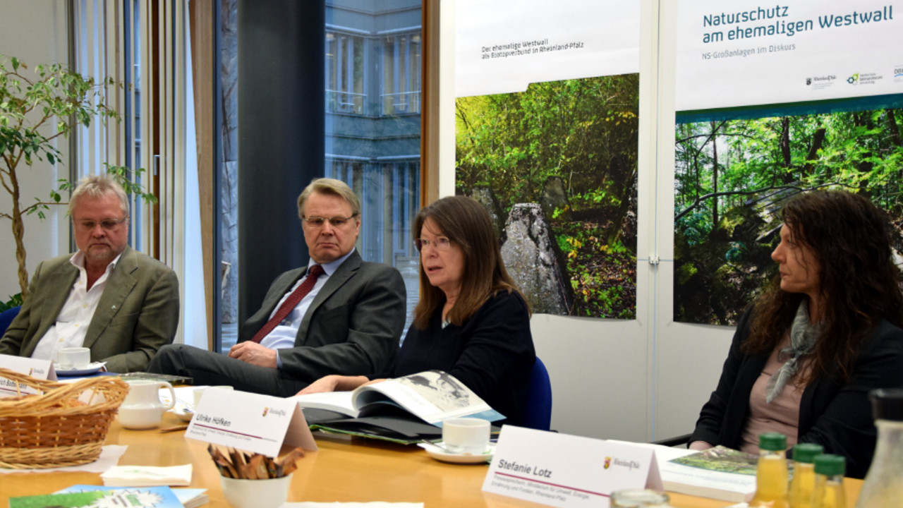 Pressekonferenz mit Ulrike Höfken, Dr. Heinrich Bottermann und Professor Klaus Werk.