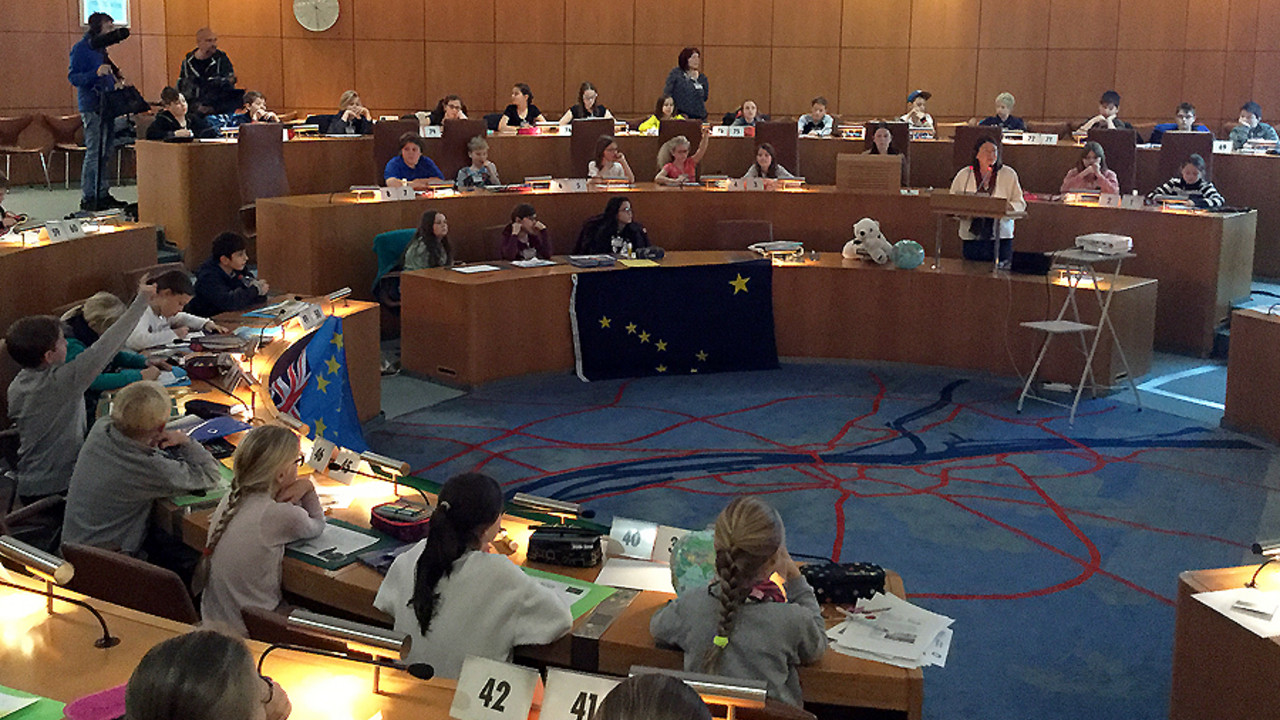 Umweltministerin Ulrike Höfken spricht auf der Kinderklimaschutzkonferenz 2.0 im Mainzer Rathaus