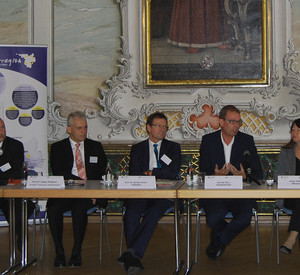 Teilnehmer der Greater Green Pressekonferenz