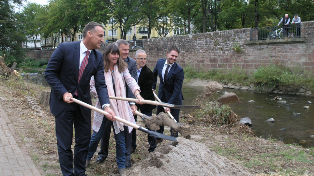 1. Spatenstich am Ufer der Lieser in Wittlich mit Umweltministerin Ulrike Höfken 
