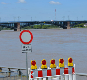 Hochwasser am Mainzer Rheinufer