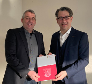 Klimaschutzstaatssekretär Michael Hauer und Orstbürgermeiser Alfred Wirtz