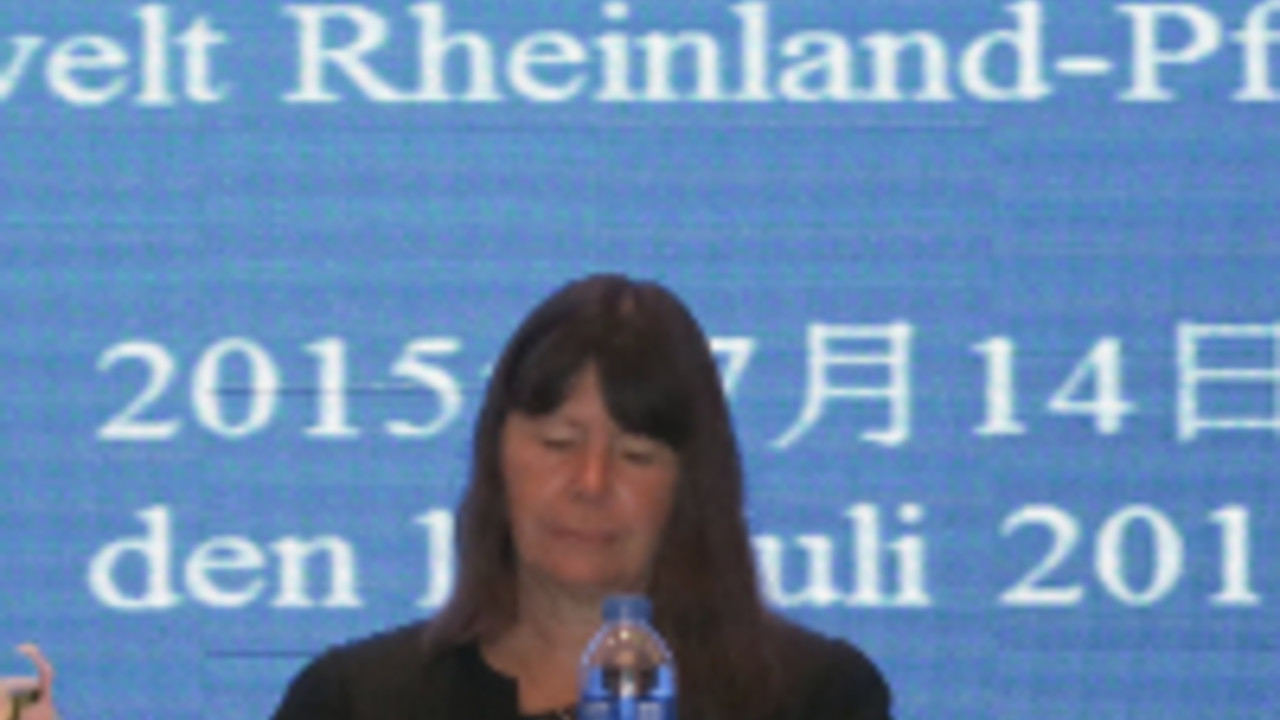 Ulrike Höfken auf einer Tagung im Rahmen ihrer China-Reise Ulrike Höfken auf einer Tagung im Rahmen ihrer China-Reise