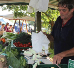 Verkaufsstand auf dem Bauernmarkt, Foto: DLR
