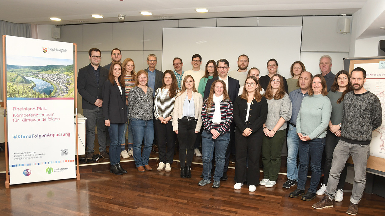 Gruppenbild mit den Teilnehmern des Netzwerktreffens