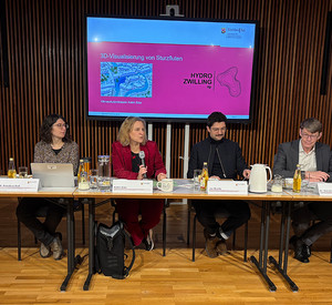 Klimaschutzministerin Katrin Eder stellt den HydroZwilling Rheinland-Pfalz auf einer Pressekonferenz vor 